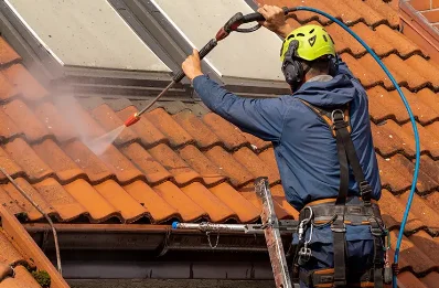 Démoussage et hydrofuge de toiture à Baignes